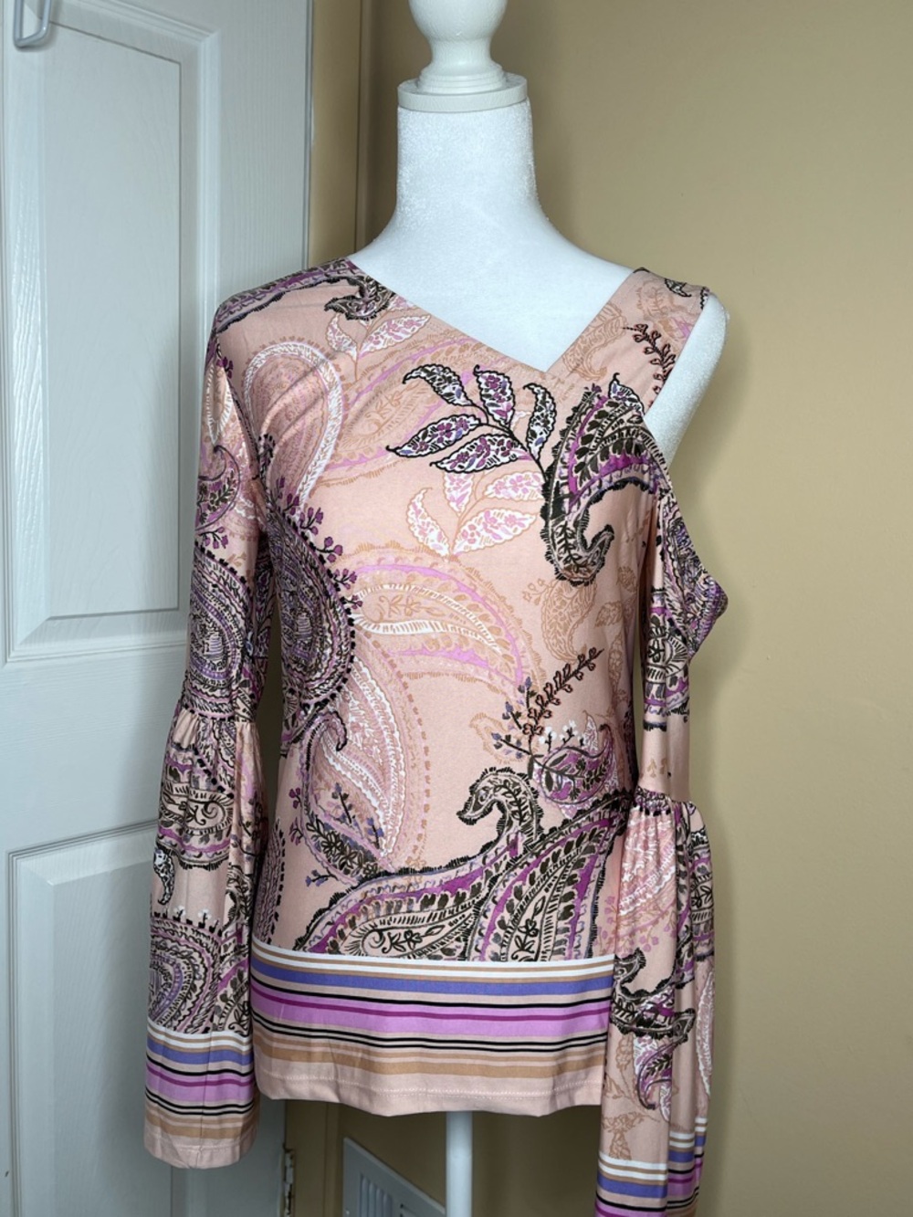 VENUS Pink Paisley One-Shoulder Bell Sleeve Top Size M - Picture 12 of 12